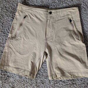 Mack Weldon 4-Way Active Short - Size Medium - No Liner - 7.5" - Sandstorm